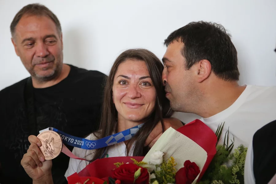 Евелина Николова