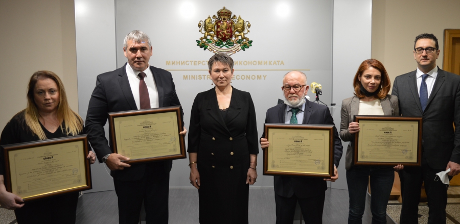  Даниела Везиева 