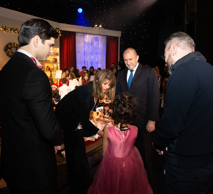  светлочервен радев 