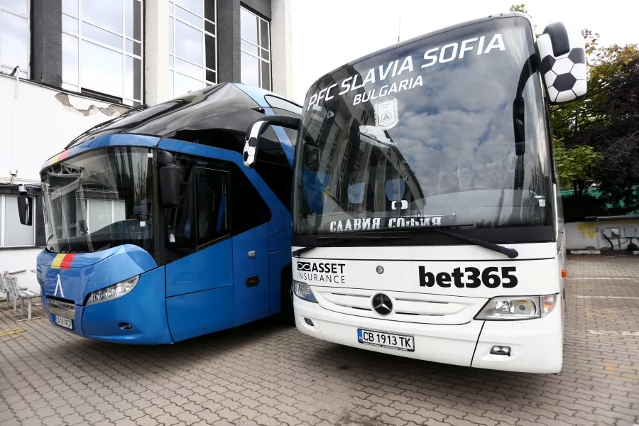 автобусите на Левски и Славия