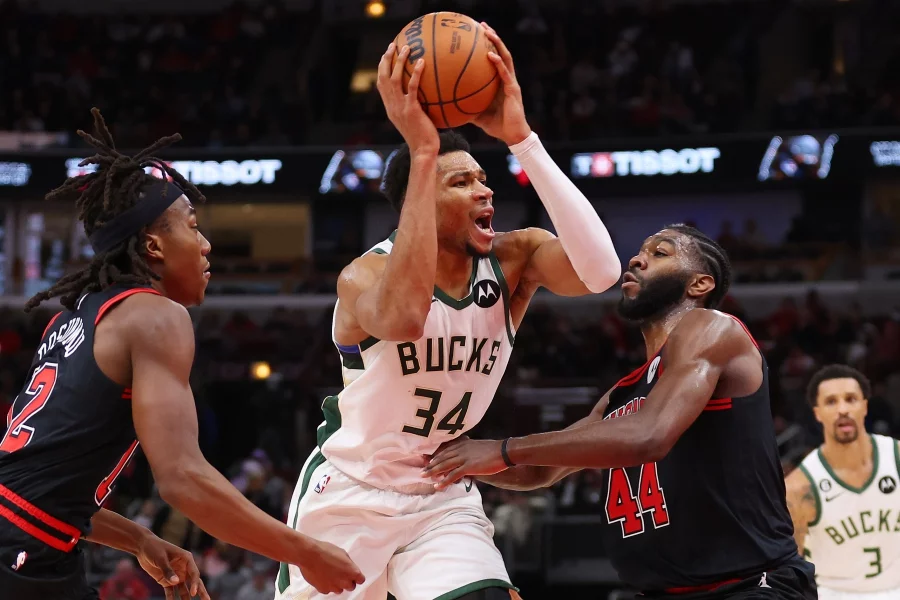 Янис Адетокумбо