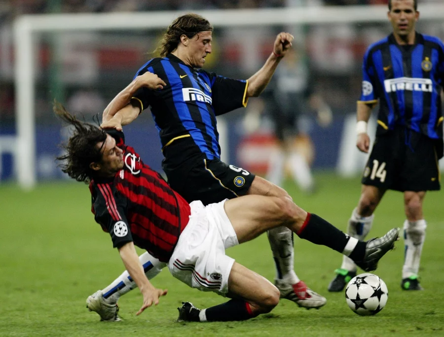През 2003 г. Милан отстрани Интер на полуфинал и след това спечели Шампионска лига