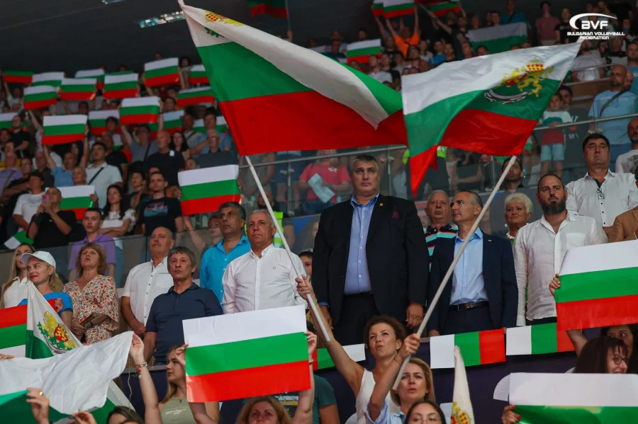 Хиляди подкрепиха България във Варна, включително Любо Ганев
