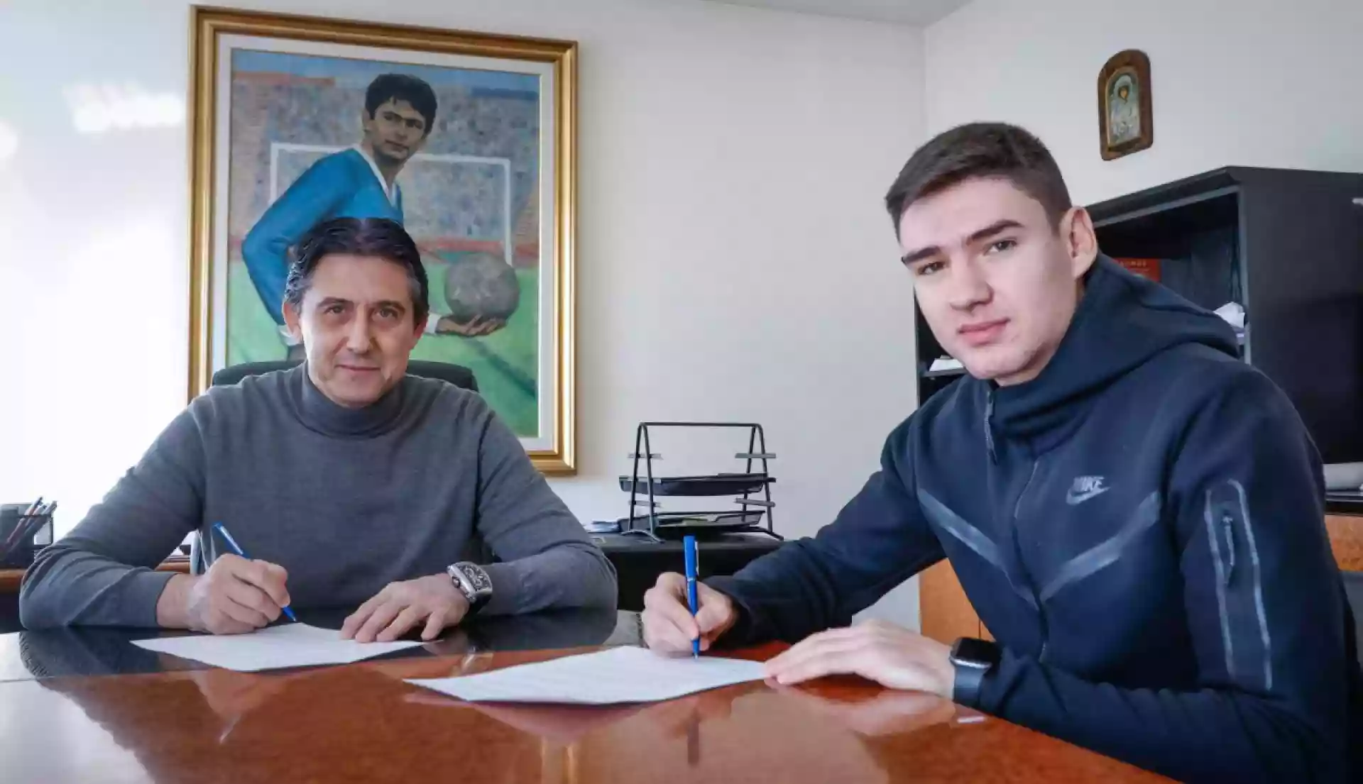 Иван Андонов подписа нов договор с Левски