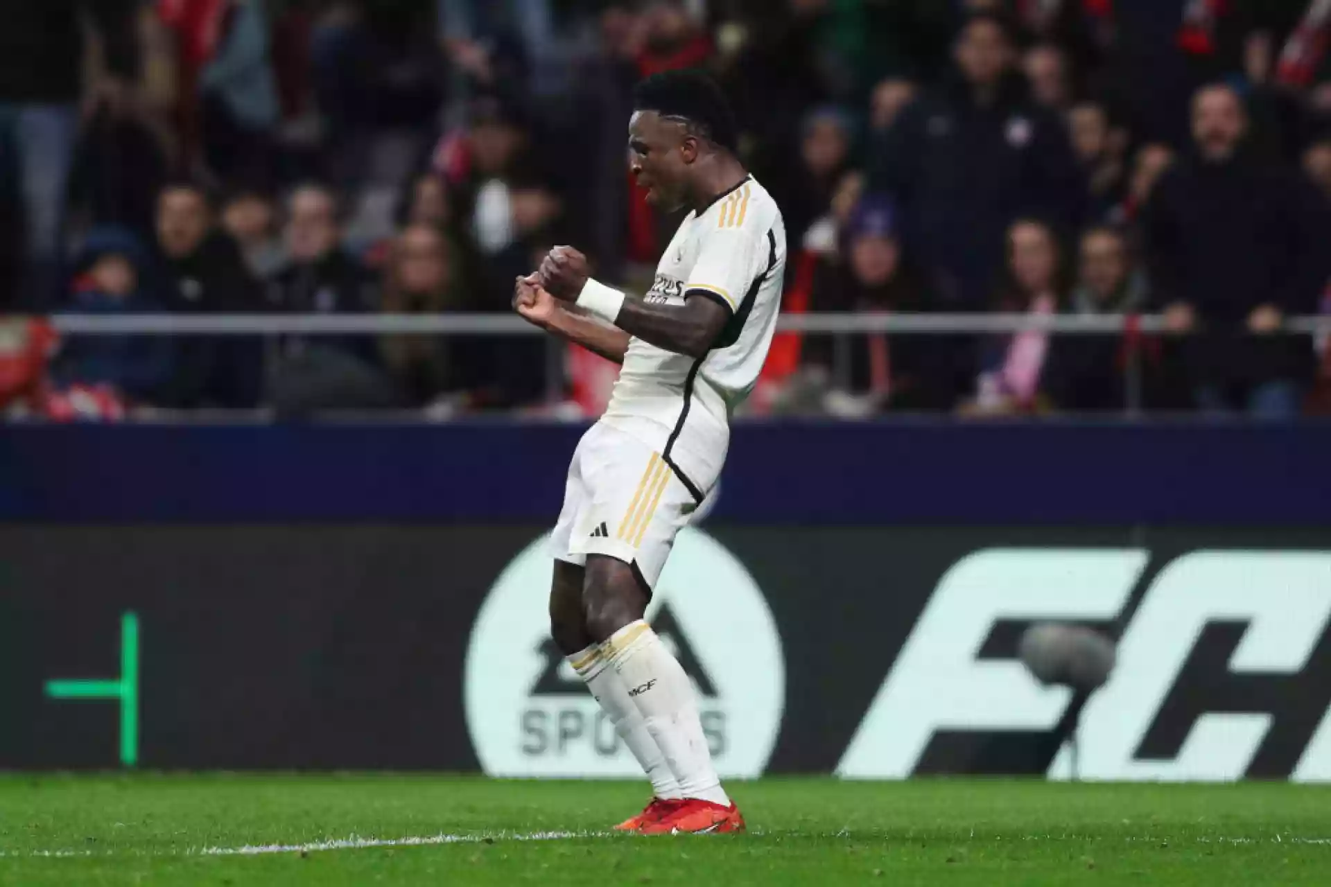 Винисиус иска рекордна заплата в Реал Мадрид Винисиус иска рекордна заплата в Реал Мадрид