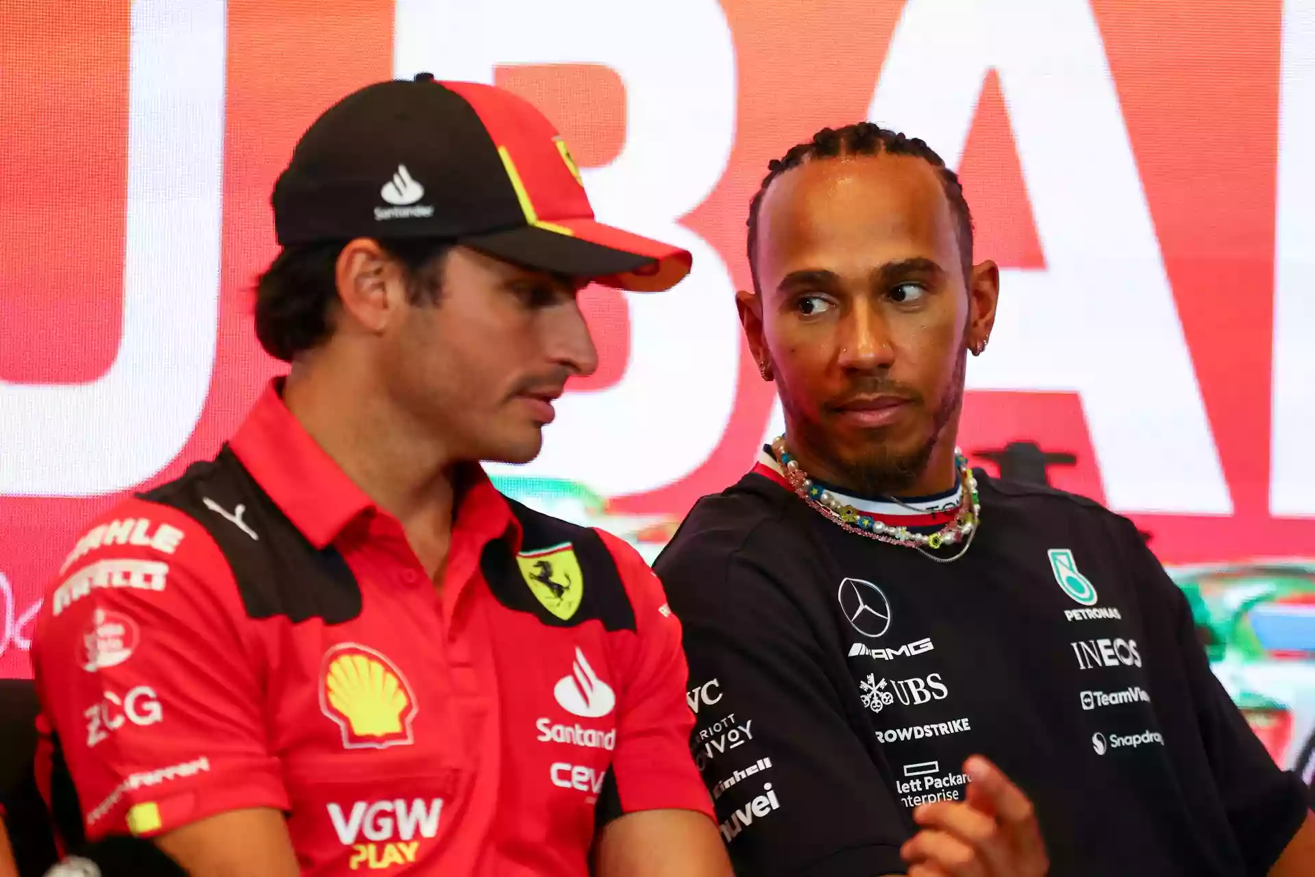 Карлос Сайнц и Люис Хамилтън - как ще се справят във Формула 1 през 2024 година?