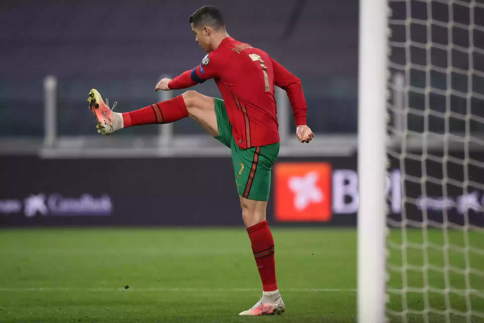 Кристиано Роналдо побесня след загубата на Португалия от Словения
