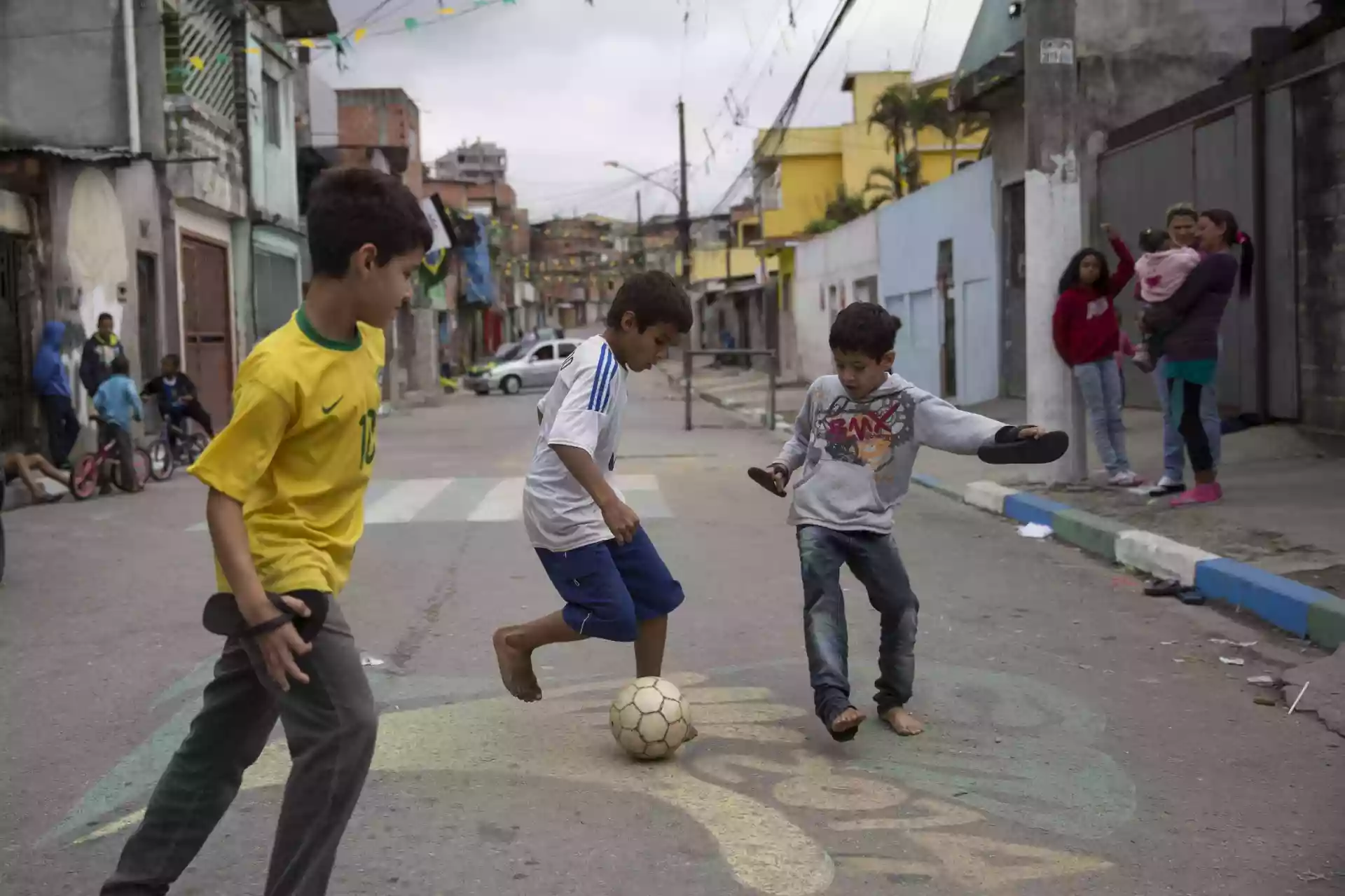 ВИЦ НА ДЕНЯ: Дете излиза да играе футбол