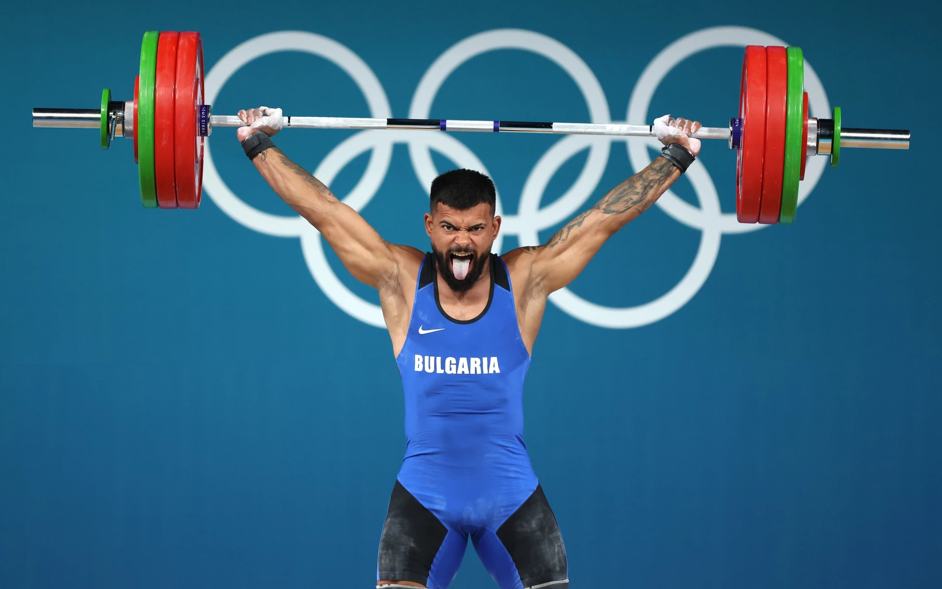 Андреев слага край