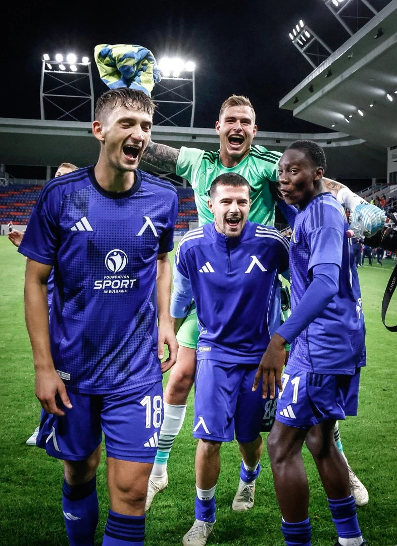 Левски