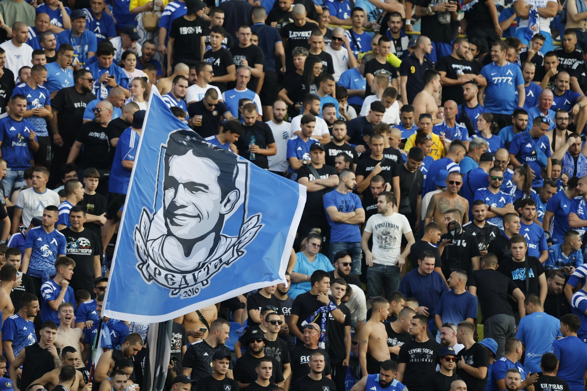 Фенове на Левски