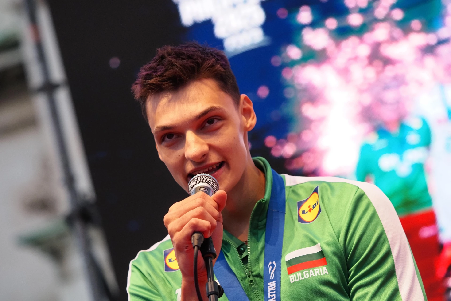 Алекс Николов