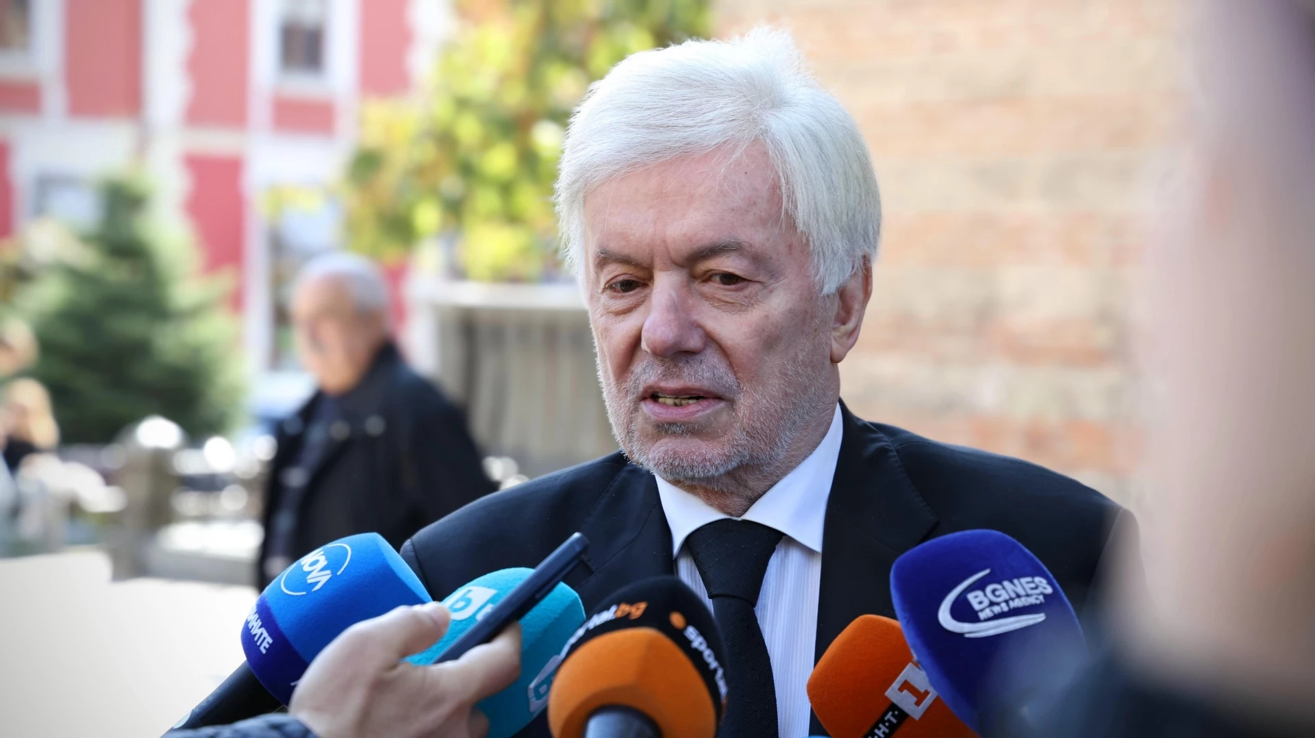 Валентин Михов