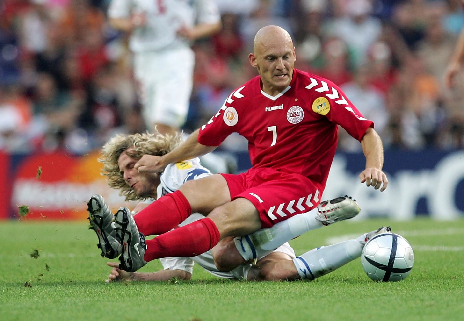 Национален отбор по футбол на Дания Национален отбор по футбол на Чехия Томас Гравесен Павел Недвед