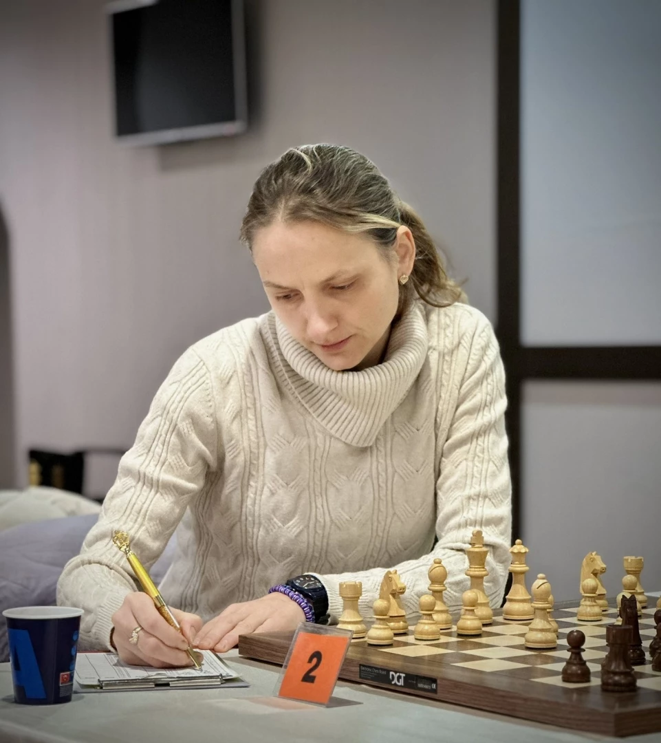 Адриана Николова