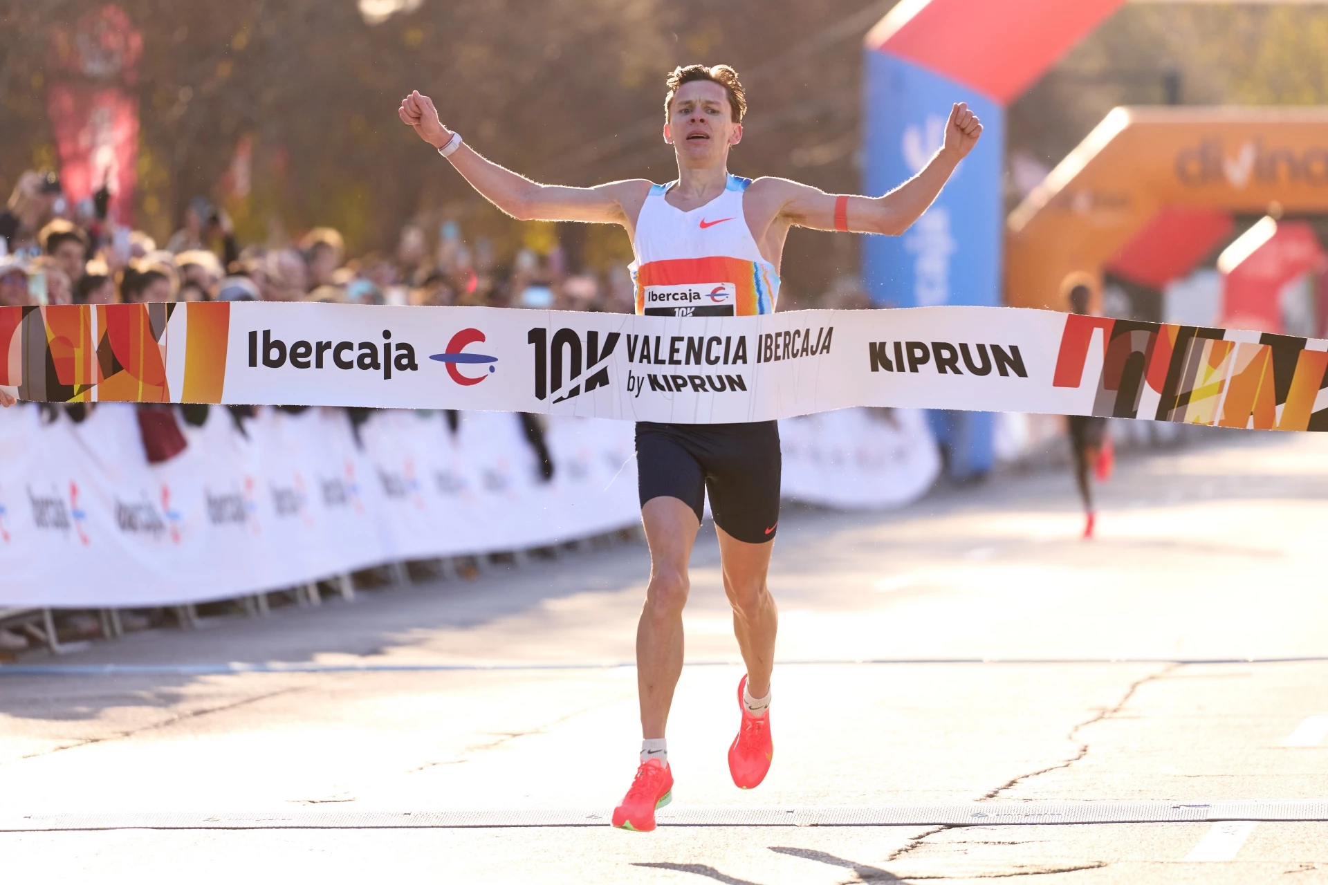 Андреас Алмгрен