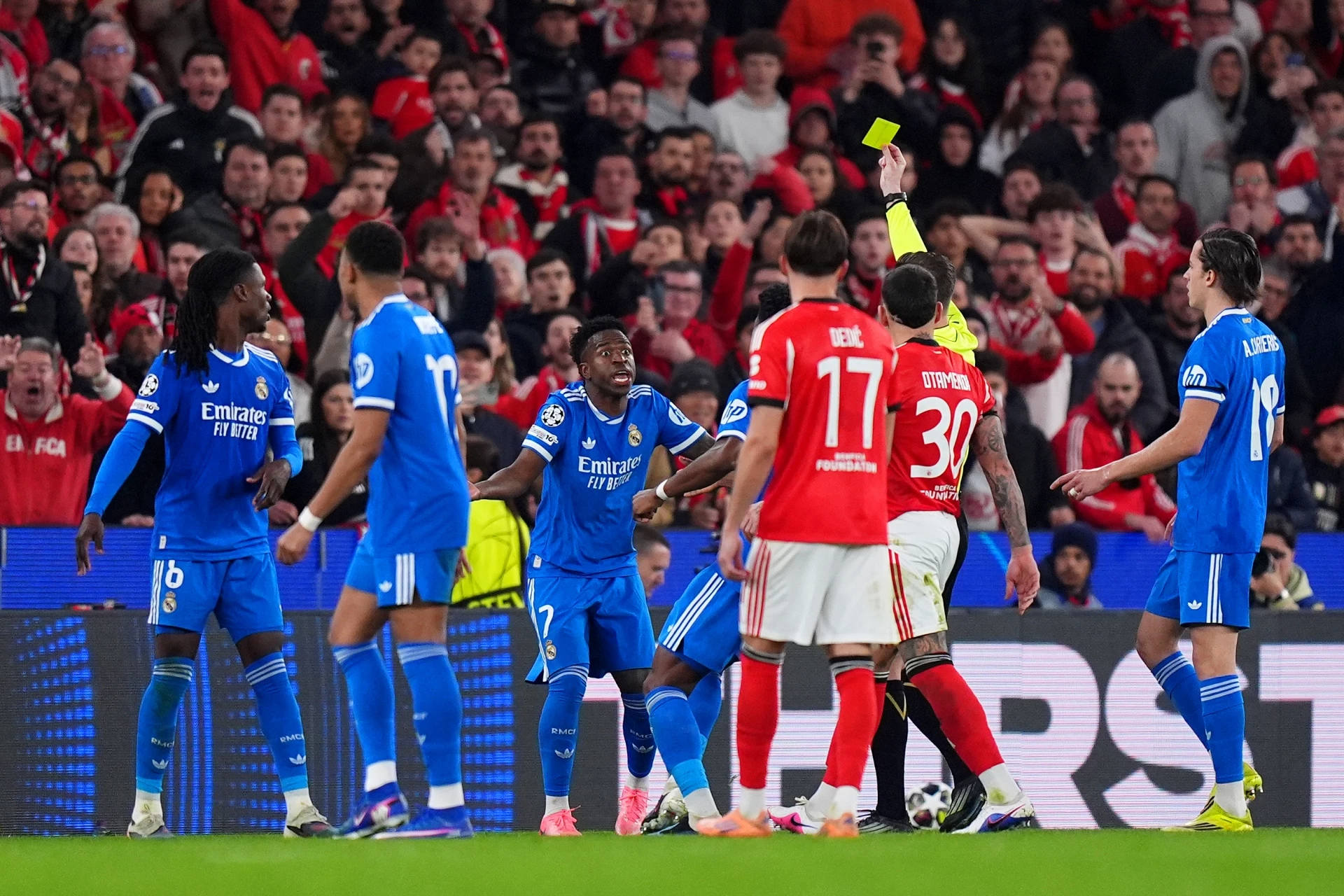 Винисиус Жуниор