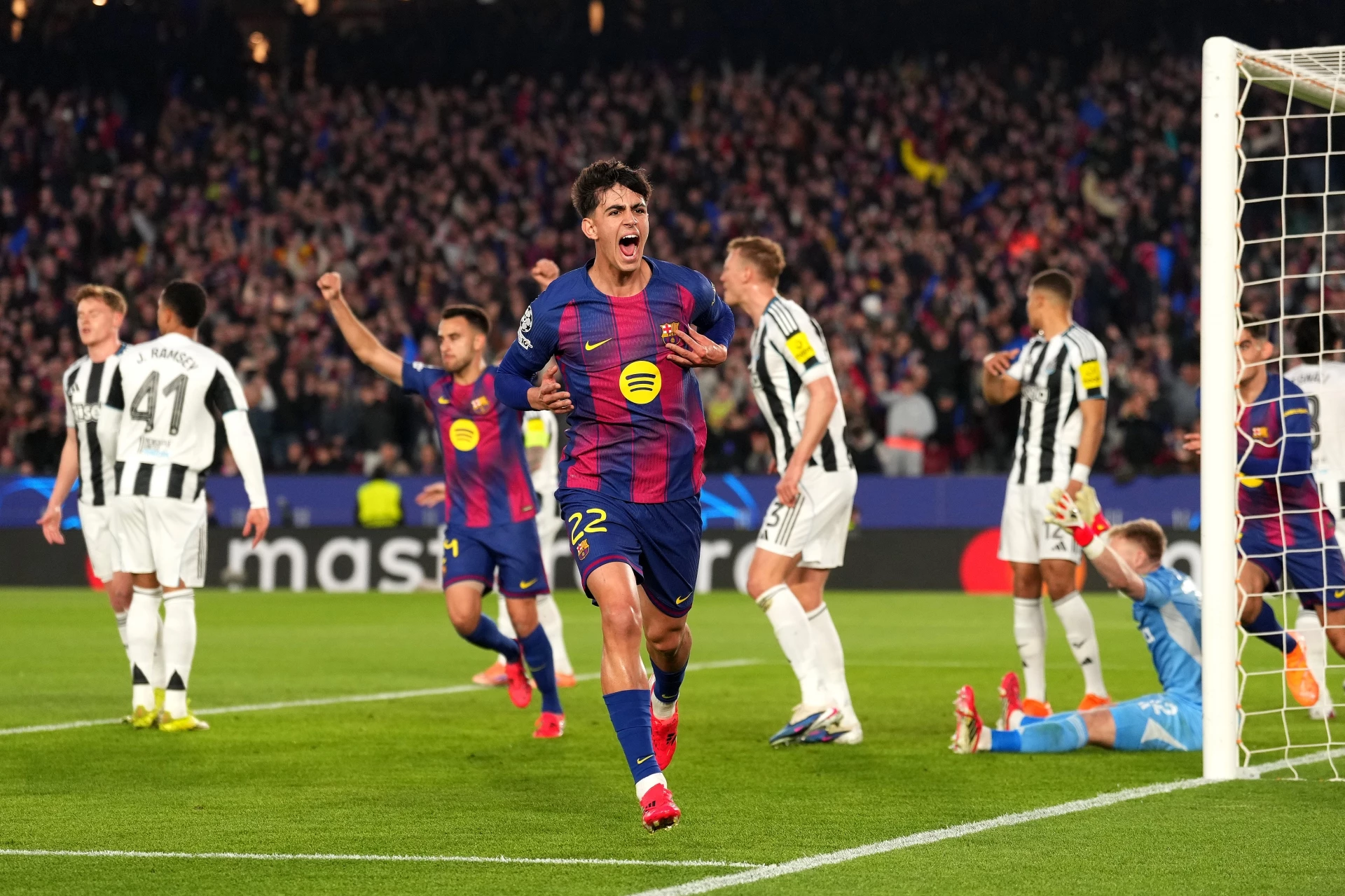 Марк Бернал