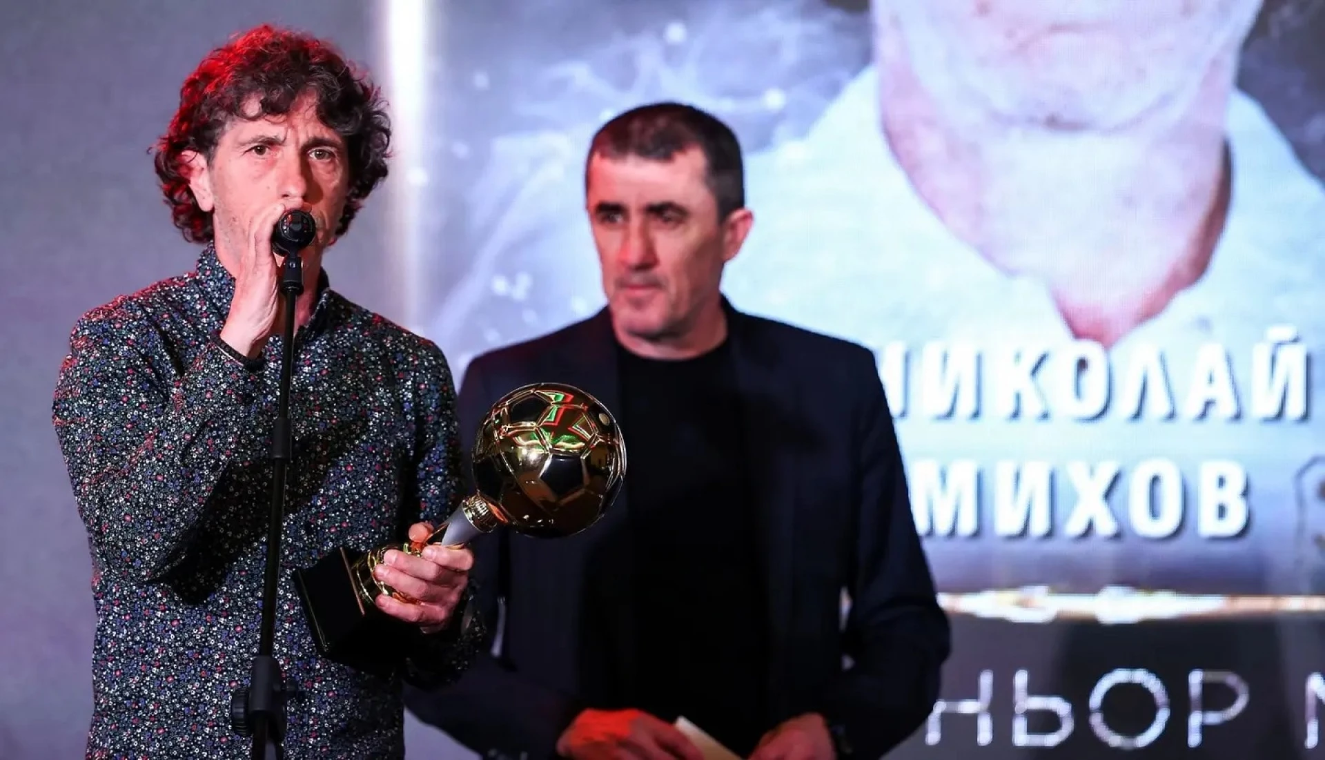 Николай Михов