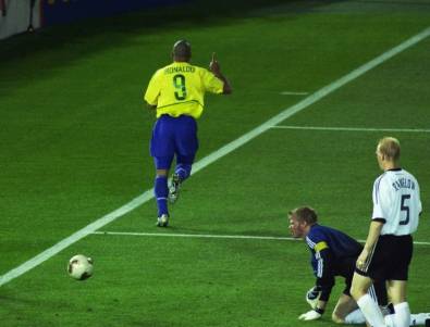 Световно първенство по футбол 2002: Изкуплението на Феномена и петата световна титла на Бразилия