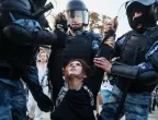 Ритат го паднал на земята: Скандал с полицейско насилие в Русия (ВИДЕО)