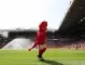 Феновете на Манчестър Юнайтед изпразват "Олд Трафорд" срещу Ливърпул