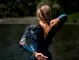 Виц за днес: Жена разкопчава водолазния си костюм пред мъж